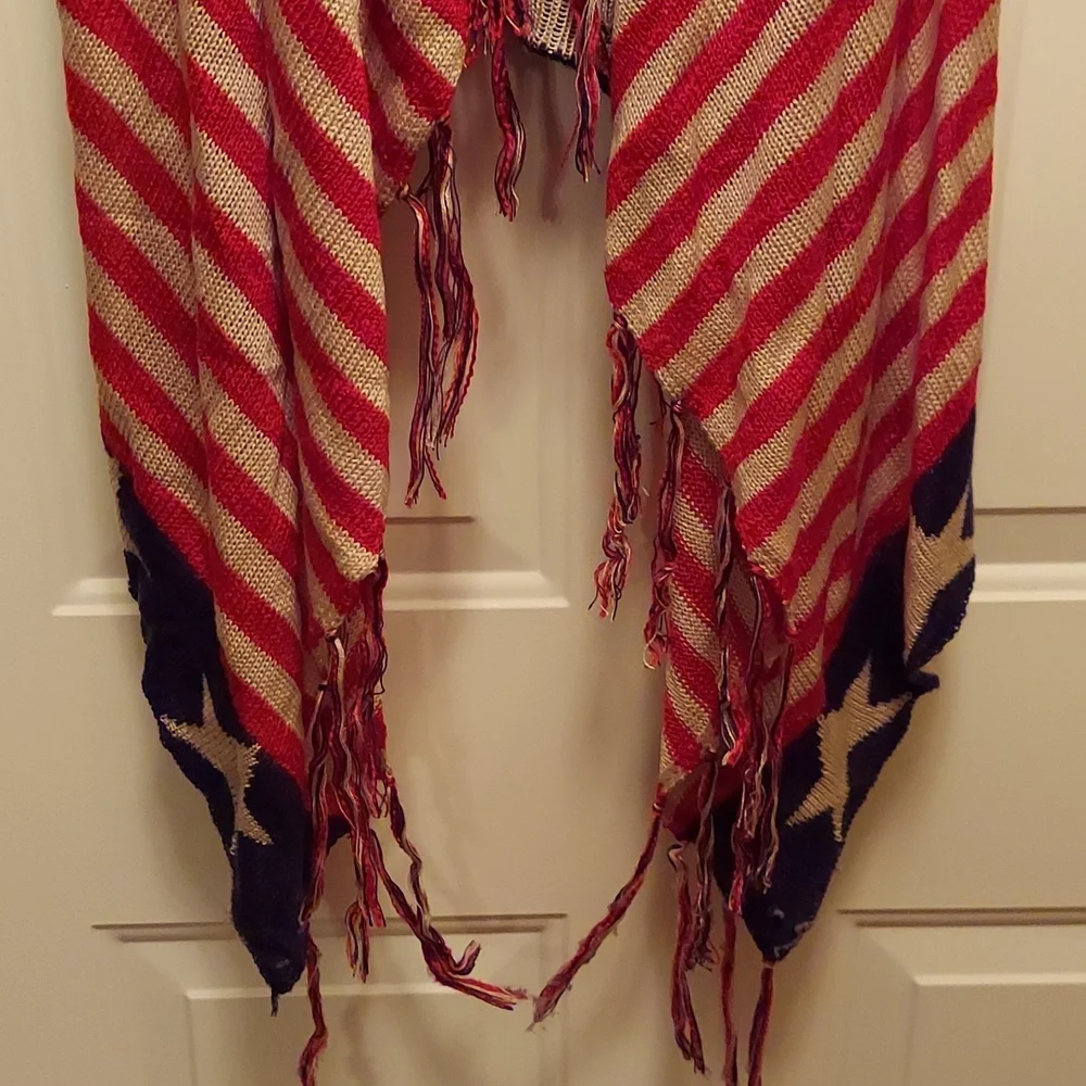 Women's One World sleeveless shawl - Picture 2 of 8
